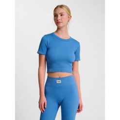 Damska koszulka bezszwowa Hummel Pulse. Niebieskie koszulki damskie Hummel, bez wzorów, bez kołnierzyka, bez ramiączek. Za 153.50 zł.