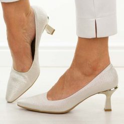 Złote mar. Polskie szpilki damskie Suzana 6030. Żółte szpilki damskie Suzana, bez wzorów, ze skóry, bez obcasa, na obcasie, bez zapięcia. Za 249.00 zł.