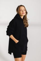BLUZA LONI CZARNA One size - Flawless. Czarne bluzy damskie Flawless, bez wzorów, z bawełny, bez kaptura. Za 360.00 zł.