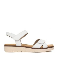 Sandały Remonte. Białe sandały damskie Remonte, bez wzorów, bez obcasa, na płaskiej podeszwie, bez zapięcia. Za 369.99 zł.