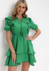Zielona Rozkloszowana Sukienka Mini z Gumką w Talii i Koronkowymi Wstawkami Kiva. Zielone sukienki damskie Born2be, bez wzorów, z koronki, bez ramiączek. Za 179.99 zł.
