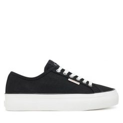 Tenisówki Calvin Klein Jeans. Czarne trampki damskie Calvin Klein Jeans, bez wzorów, z jeansu, bez zapięcia. Za 209.99 zł.