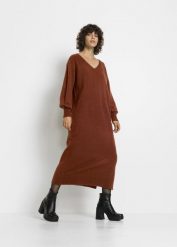 Sukienka dzianinowa oversize. Brązowe sukienki damskie bonprix, bez wzorów, z dzianiny, bez ramiączek. Za 129.99 zł.