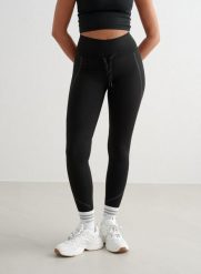 Damskie legginsy, wysoki stan, odprowadzające pot, odblaskowe, ocieplane czarne. Czarne legginsy damskie Aim'n, s, bez wzorów, z elastanu. Za 247.65 zł.