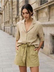 Bawełniane szorty high waist z haftem - zielony. Zielone spodenki sportowe damskie Sinsay, l, bez wzorów, z bawełny, z podwyższonym stanem. W wyprzedaży za 22.99 zł.