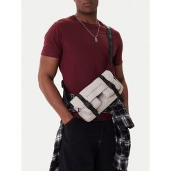 Saszetka Quiksilver. Szare nerki i saszetki damskie Quiksilver, bez wzorów. Za 129.99 zł.