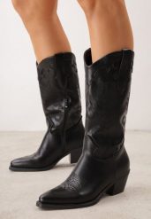 Czarne Kozaki Kowbojki na Stożku z Ozdobnymi Przeszyciami w Stylu Western Nulia. Czarne kozaki damskie Renee, z jeansu, bez obcasa, na obcasie, bez zapięcia. Za 199.99 zł.