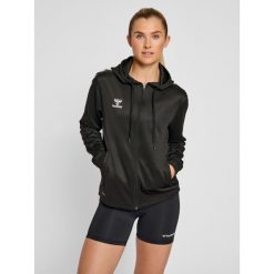 Bluza damska z kapturem Hummel Core XK Poly. Czarne bluzy damskie Hummel, na wiosnę, s, bez wzorów, z materiału, z kapturem. Za 187.00 zł.