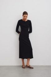 Dopasowana sukienka maxi z napami w kolorze TOTALLY BLACK- MENSA-XS. Czarne sukienki damskie Marsala, bez wzorów, z bawełny, eleganckie, bez ramiączek. Za 319.90 zł.