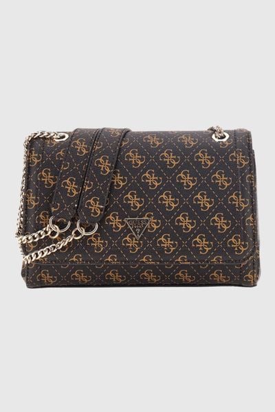 GUESS Brązowa damska kopertówka Noelle II. Brązowe torebki wieczorowe damskie Guess, z aplikacjami, ze skóry ekologicznej, bez dodatków. W wyprzedaży za 319.99 zł.