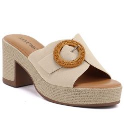 Klapki damskie na słypky beżowe Sabatina 1103-1. Brązowe klapki damskie Sabatina, z aplikacjami, ze skóry ekologicznej, bez obcasa, bez zapięcia. Za 139.99 zł.