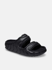 Crocs Klapki "Classic Cozzzy Overpuff" w kolorze czarnym rozmiar: 45/46. Czarne klapki damskie Crocs, bez wzorów, z materiału, z otwartym noskiem, bez obcasa, bez zapięcia. Za 158.10 zł.