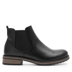 Sztyblety Clara Barson. Czarne botki damskie Clara Barson, bez obcasa, na płaskiej podeszwie, bez zapięcia. Za 99.99 zł.