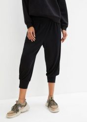 Spodnie haremki do relaksu, dł. 3/4. Czarne spodnie sportowe damskie bonprix, bez wzorów, z dżerseju, na fitness i siłownię. Za 79.99 zł.