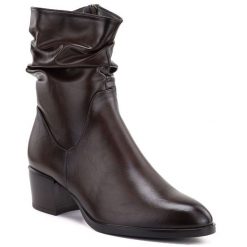 Botki damskie na obcasie z marszczoną cholewką brązowe Vinceza 58682. Brązowe botki damskie VINCEZA, ze skóry ekologicznej, eleganckie, bez obcasa, na obcasie, bez zapięcia. Za 169.99 zł.