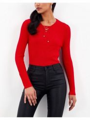 Milan Kiss Koszulka w kolorze czerwonym rozmiar: S. Czerwone koszulki damskie Milan Kiss, s, bez wzorów, bez kołnierzyka, bez ramiączek. Za 43.99 zł.