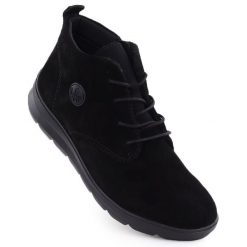Skórzane botki damskie zamszowe czarne Rieker Z0022-00. Czarne botki damskie Rieker, ze skóry, bez obcasa, bez zapięcia. Za 389.00 zł.