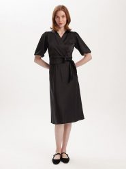 BGN Sukienka w kolorze czarnym rozmiar: 34. Czarne sukienki damskie BGN, bez wzorów, z tkaniny, bez ramiączek. Za 41.69 zł.