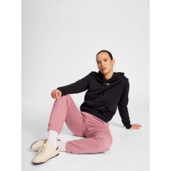 Bluza damska z kapturem Hummel LGC Shai. Czarne bluzy damskie Hummel, bez wzorów, z kapturem. W wyprzedaży za 239.00 zł.