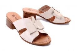 RIEKER REMONTE R8759-60 beige, klapki damskie. Brązowe klapki damskie Rieker Remonte, bez wzorów, ze skóry, bez obcasa, na obcasie, bez zapięcia. Za 271.92 zł.