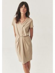 TATUUM Sukienka w kolorze beżowym rozmiar: M. Brązowe sukienki damskie TATUUM, bez wzorów, bez ramiączek. Za 213.18 zł.