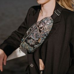 Saszetka nerka SHE 702/a czarny+ złoty. Czarne nerki i saszetki damskie SHE, bez wzorów, ze skóry. Za 169.99 zł.