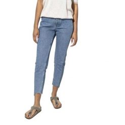 Damskie Skórzane Klapki Gizeh. Białe klapki damskie Birkenstock, bez wzorów, z materiału, bez obcasa, na słupku, bez zapięcia. Za 319.00 zł.