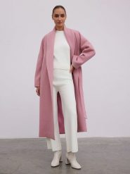 BGN Płaszcz przejściowy w kolorze jasnoróżowym rozmiar: 38. Różowe płaszcze damskie BGN, bez wzorów, z wełny, bez kaptura. Za 480.90 zł.