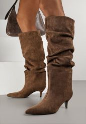 Brązowe Marszczone Kozaki na Obcasie Typu Kaczuszka Alevitte. Brązowe kozaki damskie Born2be, z jeansu, bez obcasa, na obcasie, bez zapięcia. Za 159.99 zł.