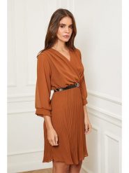L'armoire de Suzette Sukienka w kolorze karmelowym rozmiar: 38/40. Brązowe sukienki damskie L'armoire de Suzette, bez wzorów, ze skóry, klasyczne, bez ramiączek. Za 187.52 zł.