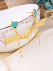 L'Atelier de Gaia Pozłacane kolczyki-wkrętki z turkusem rozmiar: onesize. Żółte kolczyki damskie L'Atelier de Gaia, z turkusem, pozłacane. Za 91.99 zł.