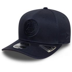 New Era czapka z daszkiem Cap Paris Saint-Germain granatowa. Niebieskie czapki z daszkiem damskie PSG, bez wzorów. Za 179.00 zł.