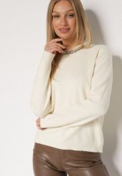 Biały Sweter z Dodatkiem Kaszmiru Ozdobiony Cekinami i Cyrkoniami Vetimona. Białe swetry klasyczne damskie Born2be, z jeansu, bez kołnierzyka. Za 89.99 zł.