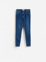 Jeansy slim fit - granatowy. Niebieskie jeansy damskie Reserved. Za 99.99 zł.