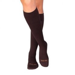 Długie skarpetki uciskowe 3/4 z bawełny merceryzowanej brązowe. Brązowe skarpetki damskie OEM, bez wzorów, z bawełny. W wyprzedaży za 87.53 zł.
