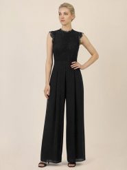 APART Kombinezon w kolorze czarnym rozmiar: 34. Czarne kombinezony damskie Apart, bez wzorów, z koronki, bez kołnierzyka, bez ramiączek. Za 447.95 zł.