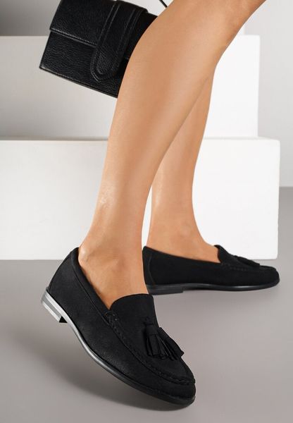 Czarne Mokasyny z Imitacji Zamszu z Aplikacją z Frędzlami Nalonissa. Czarne mokasyny damskie Renee, z jeansu, bez obcasa. Za 89.99 zł.