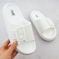 Klapki damskie sportowe na grubej podeszwie różowe Big Star RR274A584. Czerwone klapki damskie Big Star, bez wzorów, z materiału, bez obcasa, bez zapięcia. Za 65.99 zł.