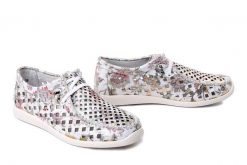 ARTIKER RELAKS 58C0710 flower, półbuty damskie. Półbuty damskie Artiker Relaks, na lato, w ażurowe wzory, ze skóry, bez obcasa, bez zapięcia. Za 239.90 zł.