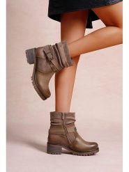 Foreverfolie Botki w kolorze khaki rozmiar: 39. Brązowe botki damskie Foreverfolie, eleganckie, bez obcasa, bez zapięcia. Za 152.99 zł.