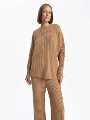 BGN Sweter w kolorze karmelowym rozmiar: 36. Brązowe swetry klasyczne damskie BGN, ze splotem, bez kołnierzyka. Za 114.44 zł.