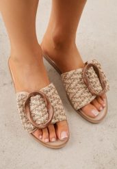 Ciemnobeżowe Klapki Ozdobione Plecionką Wstawką i Klamrą Isirreia. Brązowe klapki damskie Born2be, bez wzorów, z jeansu, bez obcasa, na płaskiej podeszwie, bez zapięcia. Za 69.99 zł.