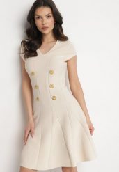 Beżowa Elegancka Sukienka Rozkloszowana z Wiskozą Zdobiona Guzikami Farelna. Brązowe sukienki damskie Born2be, z aplikacjami, z wiskozy, eleganckie, bez ramiączek. W wyprzedaży za 195.49 zł.