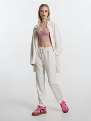 Spodnie soft touch z dodatkiem wiskozy - kremowy. Białe spodnie sportowe damskie Sinsay, l, bez wzorów, z wiskozy. W wyprzedaży za 24.99 zł.