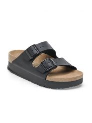 Birkenstock Klapki "Arizona" w kolorze czarnym rozmiar: 36. Czarne klapki damskie Birkenstock, bez wzorów, z otwartym noskiem, bez obcasa, bez zapięcia. Za 325.03 zł.
