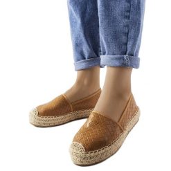 Brązowe espadryle zdobione tłoczeniem Geoffrey. Brązowe espadryle damskie z aplikacjami, ze skóry, bez obcasa. Za 78.89 zł.