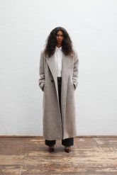 Wełniany trencz w kolorze BEIGE MELANGE - TESORO-S. Brązowe płaszcze damskie Marsala, m, bez wzorów, z jeansu, bez kaptura. Za 1,599.90 zł.