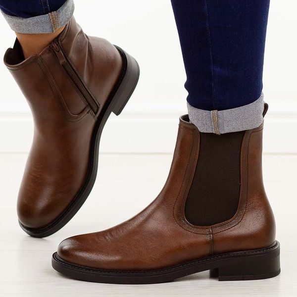 Brązowe botki damskie Sergio Leone Bt25112. Brązowe botki damskie Sergio Leone, na jesień, z dzianiny, eleganckie, z okrągłym noskiem, bez obcasa, na obcasie, bez zapięcia. Za 199.00 zł.