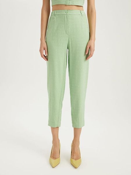 BGN Spodnie w kolorze zielonym rozmiar: 36. Zielone spodnie materiałowe damskie BGN, bez wzorów, z materiału. Za 56.79 zł.