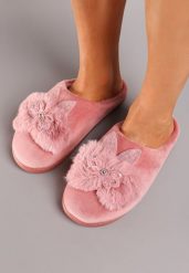Ciemnoróżowe Płaskie Kapcie Ozdobione Futerkiem i Cyrkoniami Dezitana. Czerwone kapcie damskie Born2be, z bawełny. Za 29.99 zł.